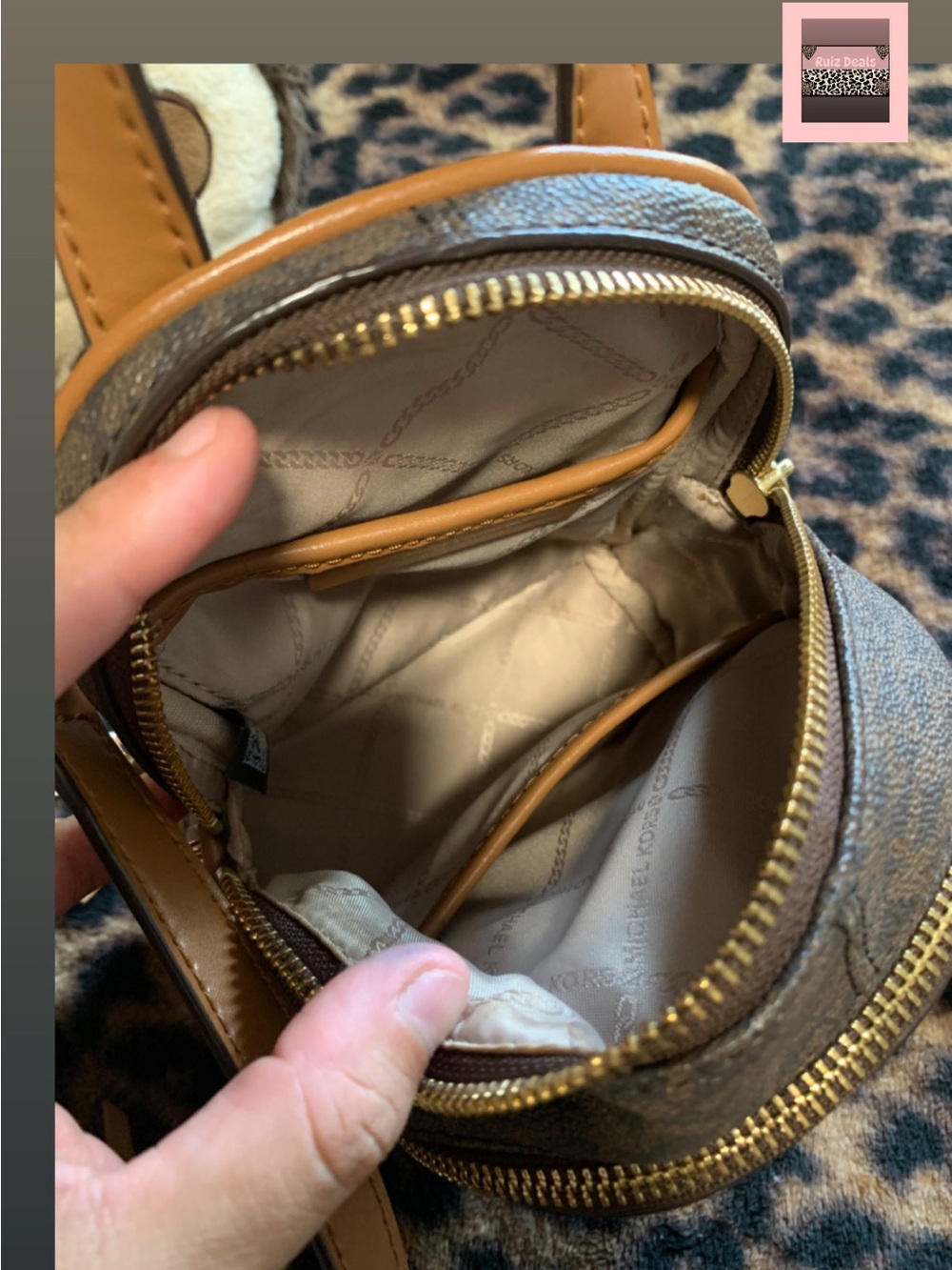 🤎🤎🤎Michael Kors Signature Brown Mini Backpack with Gold Hardware - Picture 6 of 8